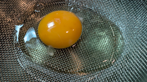 画像ギャラリー No.001のサムネイル画像 / 「Arctic Eggs」の目玉焼きを焼くフライパンが,なぜあそこまでツルツルなのかを考察する。俺のコラボカフェ:Menu 074