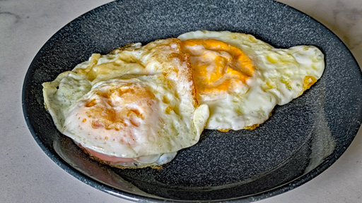 画像ギャラリー No.003のサムネイル画像 / 「Arctic Eggs」の目玉焼きを焼くフライパンが,なぜあそこまでツルツルなのかを考察する。俺のコラボカフェ:Menu 074