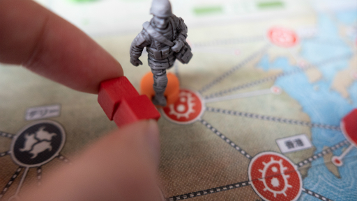 画像ギャラリー No.089のサムネイル画像 / 孤独のボドゲ 第6回:感染拡大を食い止めるべく病原体と戦う協力型ボードゲーム「パンデミック:新たなる試練」