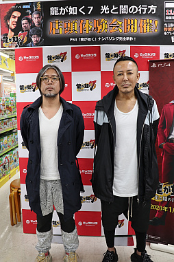 画像ギャラリー No.001のサムネイル画像 / 「龍が如く7 光と闇の行方」店頭体験会&サイン会をレポート。名越稔洋氏と横山昌義氏がシリーズ特有の熱い感動体験とRPG要素の相性のよさをアピール