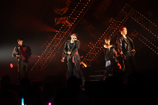 画像ギャラリー No.004のサムネイル画像 / 「ブラスタ」らしいまさかの展開も! 圧巻の歌とパフォーマンスで届ける「BLACK LIVE -Battle of Starless-」&アフタートークレポート