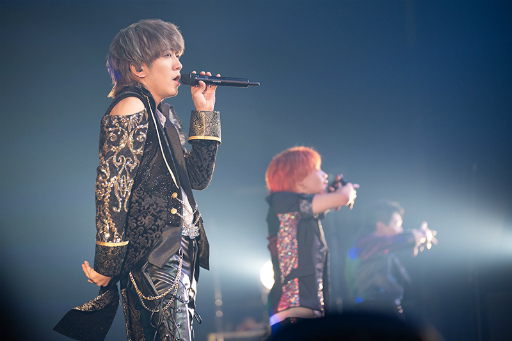 画像ギャラリー No.011のサムネイル画像 / 「ブラスタ」らしいまさかの展開も! 圧巻の歌とパフォーマンスで届ける「BLACK LIVE -Battle of Starless-」&アフタートークレポート