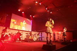 画像ギャラリー No.041のサムネイル画像 / 「ヘブバン」「消滅都市」「アナデン」ライブも大盛り上がり! 展示やライブで振り返る「ライトフライヤースタジオ10周年記念フェス」レポート