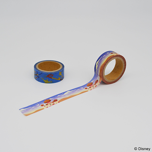 画像ギャラリー No.005のサムネイル画像 / 「キングダム ハーツ」のステーショナリーアイテムシリーズから新商品が登場。ロクサスが付けていた日記を同じ日付で楽しめる日記帳など