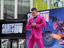 画像ギャラリー No.011のサムネイル画像 / なかやまきんに君を筆頭に,マッチョ集団が打ち水で暑気払い! 「セインツロウ」マッスル打ち水フェス2022をレポート