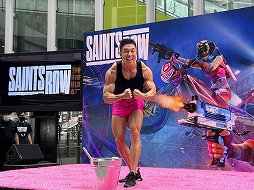 画像ギャラリー No.014のサムネイル画像 / なかやまきんに君を筆頭に,マッチョ集団が打ち水で暑気払い! 「セインツロウ」マッスル打ち水フェス2022をレポート