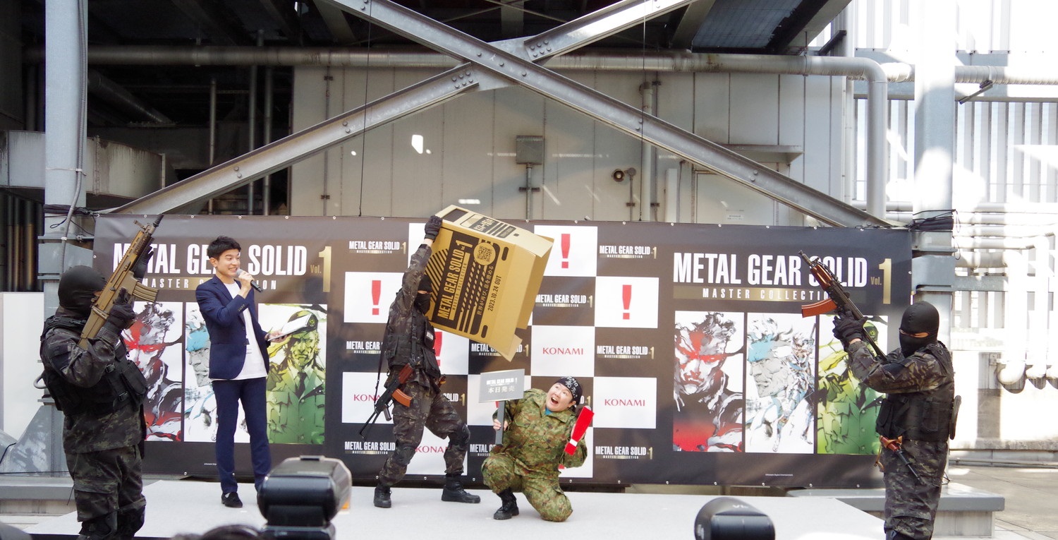 やす子さんが潜入用ダンボールを身にまとい渋谷に出現。「METAL GEAR