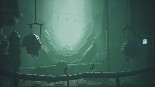 画像ギャラリー No.002のサムネイル画像 / 「リトルナイトメア3」,怪しげな工場を探索する主人公2人と,謎の監視者が登場する最新トレイラーを公開