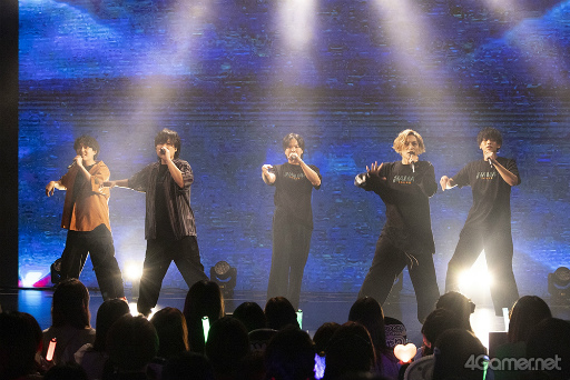 画像ギャラリー No.015のサムネイル画像 / トークにライブと盛りだくさんの40分! R1zeとEv3nsによる「18TRIP ファンミーティング」をレポート