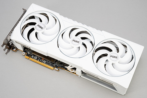 画像ギャラリー No.003のサムネイル画像 / RDNA 4世代の新GPU「Radeon RX 9070 XT」&「Radeon RX 9070」レビュー。RX 7900 XTを上回ってRTX 5070とも戦える