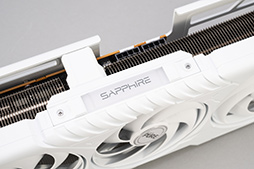 画像ギャラリー No.022のサムネイル画像 / RDNA 4世代の新GPU「Radeon RX 9070 XT」&「Radeon RX 9070」レビュー。RX 7900 XTを上回ってRTX 5070とも戦える