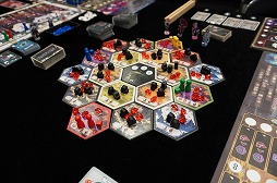 画像ギャラリー No.048のサムネイル画像 / 「ゲームマーケット2025秋」のボドゲ&TRPG関連総まとめ。50以上の新作と,制作者向けブースの情報を一挙紹介