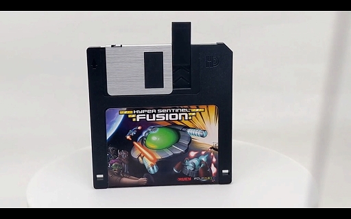 画像ギャラリー No.009のサムネイル画像 / “USBフロッピーディスク”に入った弾幕ローグライトのクラファンが展開中。敵基地に宇宙船で乗り付け,内部からお宝をかっさらえ