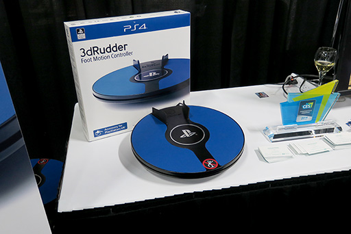 VR向けの円盤型フットコントローラ「3dRudder」にPSVR対応版が登場。ゲームでの操作感を体験してみた