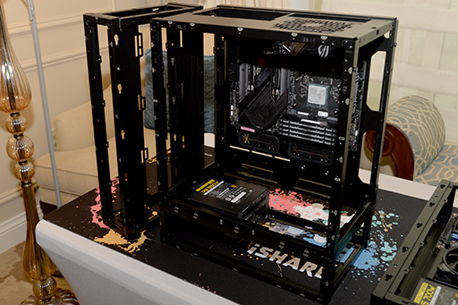  No.008Υͥ / PCPC⼫ʬήȤΩƤˡ InWin5ĤΥ˥åȤǹΡѷǤPCModFreeפȯɽ