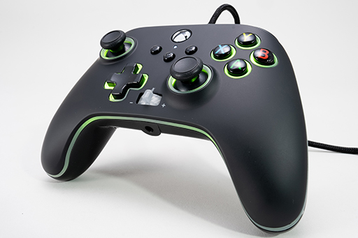 LED＆背面ボタン装備のPC＆Xbox用ゲームパッド「PowerA スペクトラ インフィニティ」は，8000円で買えるお買い得なゲームパッドだ