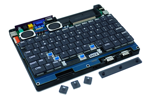 画像ギャラリー No.006のサムネイル画像 / MSX/MSX2用カートリッジを直接差し込める小型ノートPCタイプのMSX2+互換機が登場。当時のジョイスティックも使える