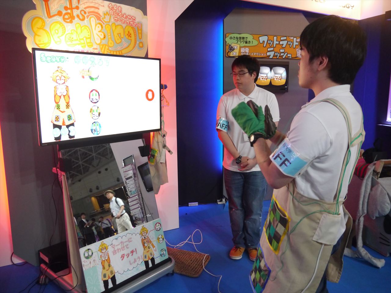 画像集 002 Tgs 14 ハゲ頭をバーコードリーダーでスキャン エプロンを着け