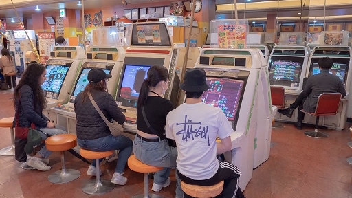 画像ギャラリー No.009のサムネイル画像 / スペインの写真家が制作する「日本のゲームセンターの写真集」のKickstarterキャンペーンが展開中。全国のゲーセンを写した文化の記録