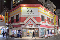 画像ギャラリー No.015のサムネイル画像 / スペインの写真家が制作する「日本のゲームセンターの写真集」のKickstarterキャンペーンが展開中。全国のゲーセンを写した文化の記録