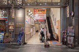 画像ギャラリー No.019のサムネイル画像 / スペインの写真家が制作する「日本のゲームセンターの写真集」のKickstarterキャンペーンが展開中。全国のゲーセンを写した文化の記録