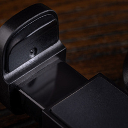 画像ギャラリー No.007のサムネイル画像 / 定評のある8BitDoの小型ゲームパッドをスマートフォンに取り付けて,携帯ゲーム機のようにして遊べる周辺機器が登場