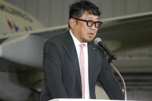 画像ギャラリー No.012のサムネイル画像 / 万博パビリオンに登場する新たなガンダムが,ミャクミャクとともにコラボジェットで空を舞う。「JALガンダムJET」お披露目会レポート