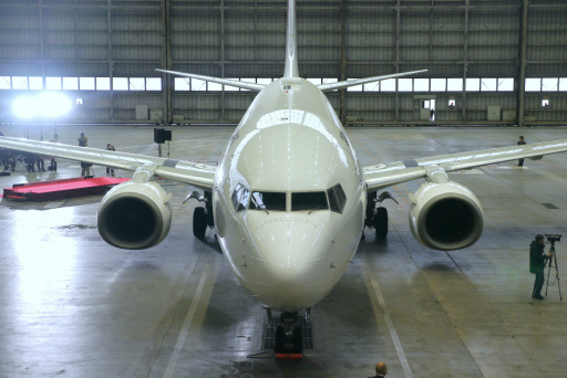 画像ギャラリー No.024のサムネイル画像 / 万博パビリオンに登場する新たなガンダムが,ミャクミャクとともにコラボジェットで空を舞う。「JALガンダムJET」お披露目会レポート