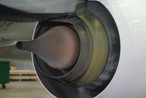 画像ギャラリー No.026のサムネイル画像 / 万博パビリオンに登場する新たなガンダムが,ミャクミャクとともにコラボジェットで空を舞う。「JALガンダムJET」お披露目会レポート