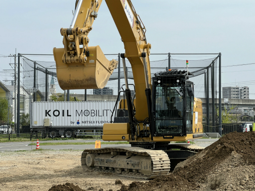 画像ギャラリー No.002のサムネイル画像 / KONAMI eスポーツ学院の生徒がリモートで油圧ショベルを操作! 産学連携による課外活動をレポート