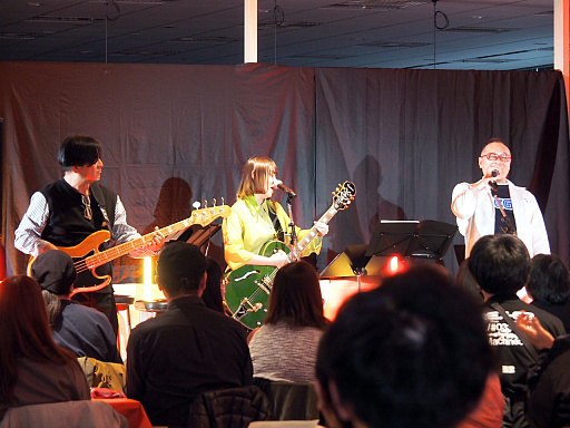 画像ギャラリー No.003のサムネイル画像 / 「光吉猛修 35周年記念ディナーショー in セガ本社」レポート。日本一歌のうまいサラリーマンが昼夜にわたって全22曲を披露(独占インタビューも)