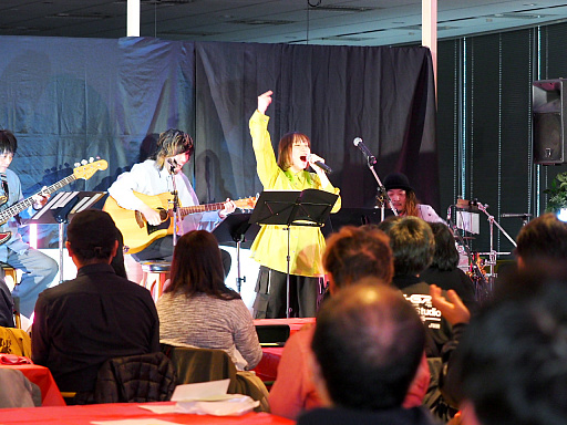 画像ギャラリー No.004のサムネイル画像 / 「光吉猛修 35周年記念ディナーショー in セガ本社」レポート。日本一歌のうまいサラリーマンが昼夜にわたって全22曲を披露(独占インタビューも)