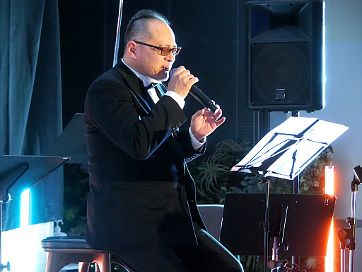 画像ギャラリー No.034のサムネイル画像 / 「光吉猛修 35周年記念ディナーショー in セガ本社」レポート。日本一歌のうまいサラリーマンが昼夜にわたって全22曲を披露(独占インタビューも)